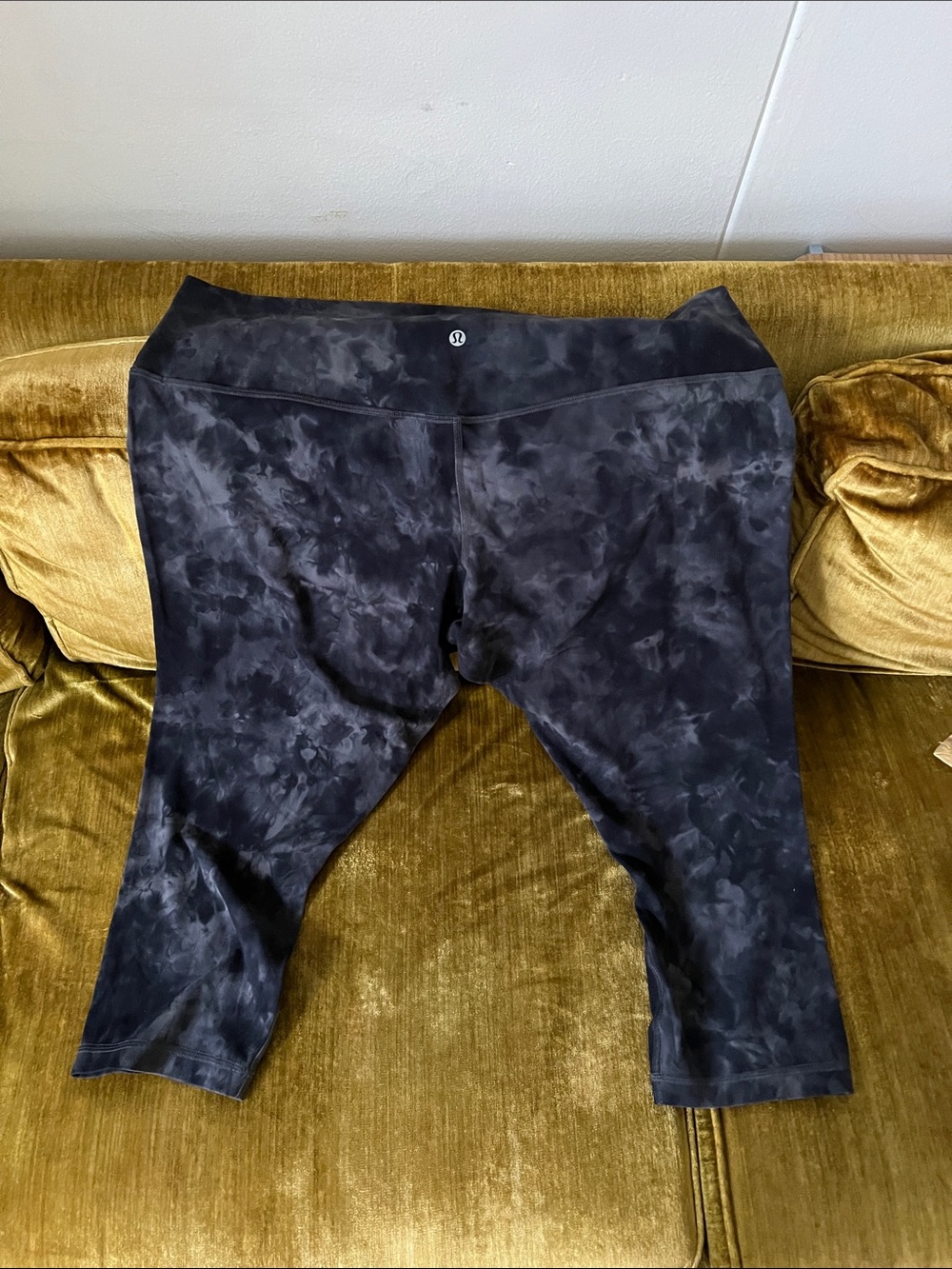 lululemon athletica Women’s Black Tie-Dye Capris Size 20